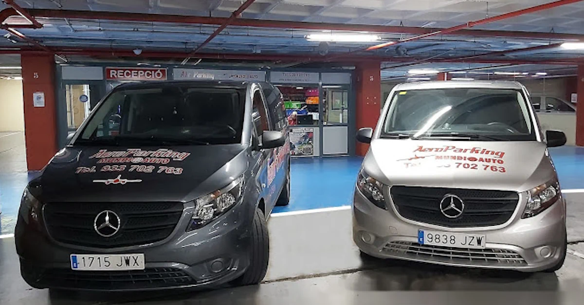 Mini-bus traslado pasajeros aparcamiento El Prat Barcelona